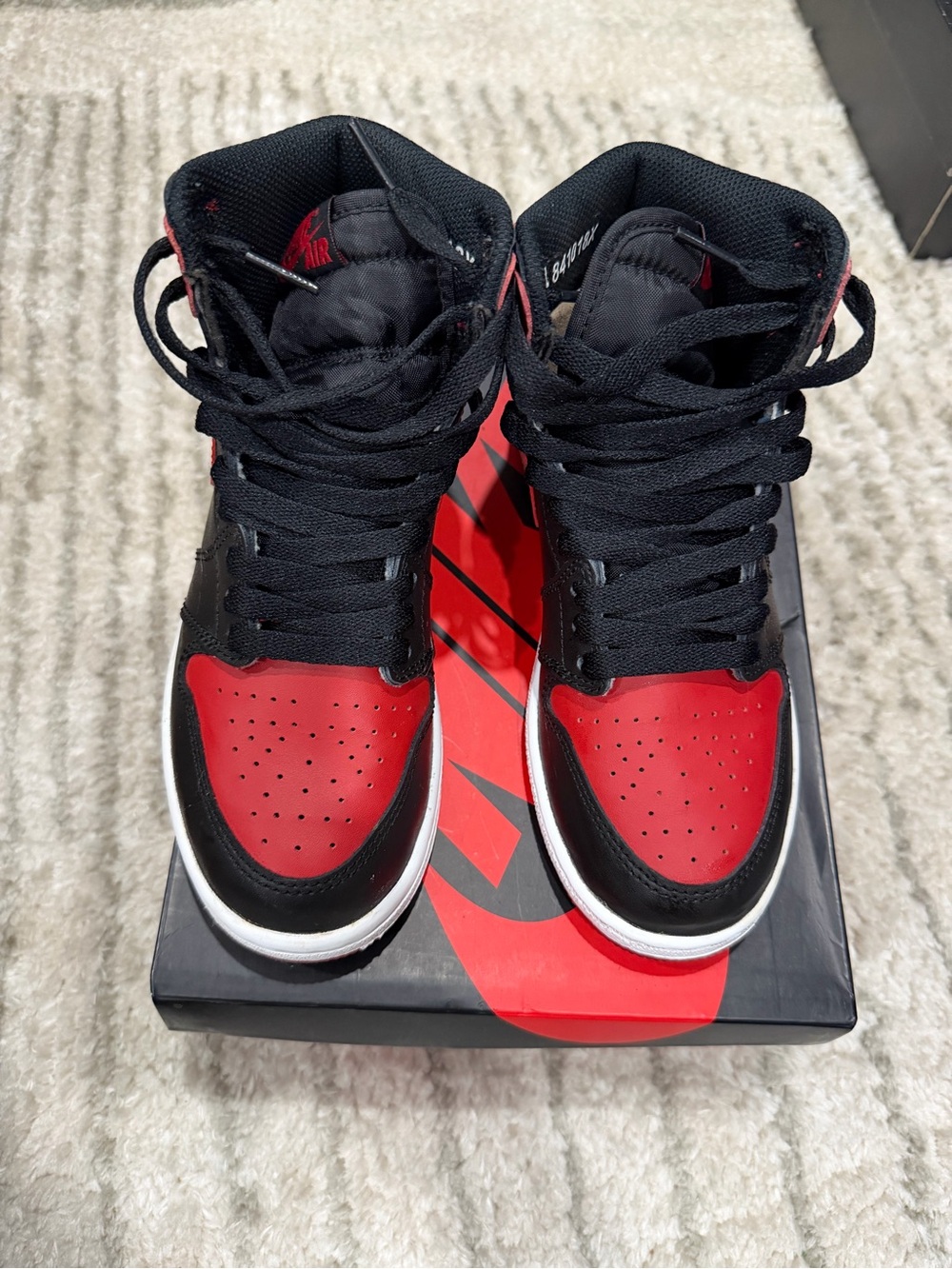 Air Jordan 1 Retro High OG "Bred"  Red and Black High-Top Sneakers Big Kids 4Y